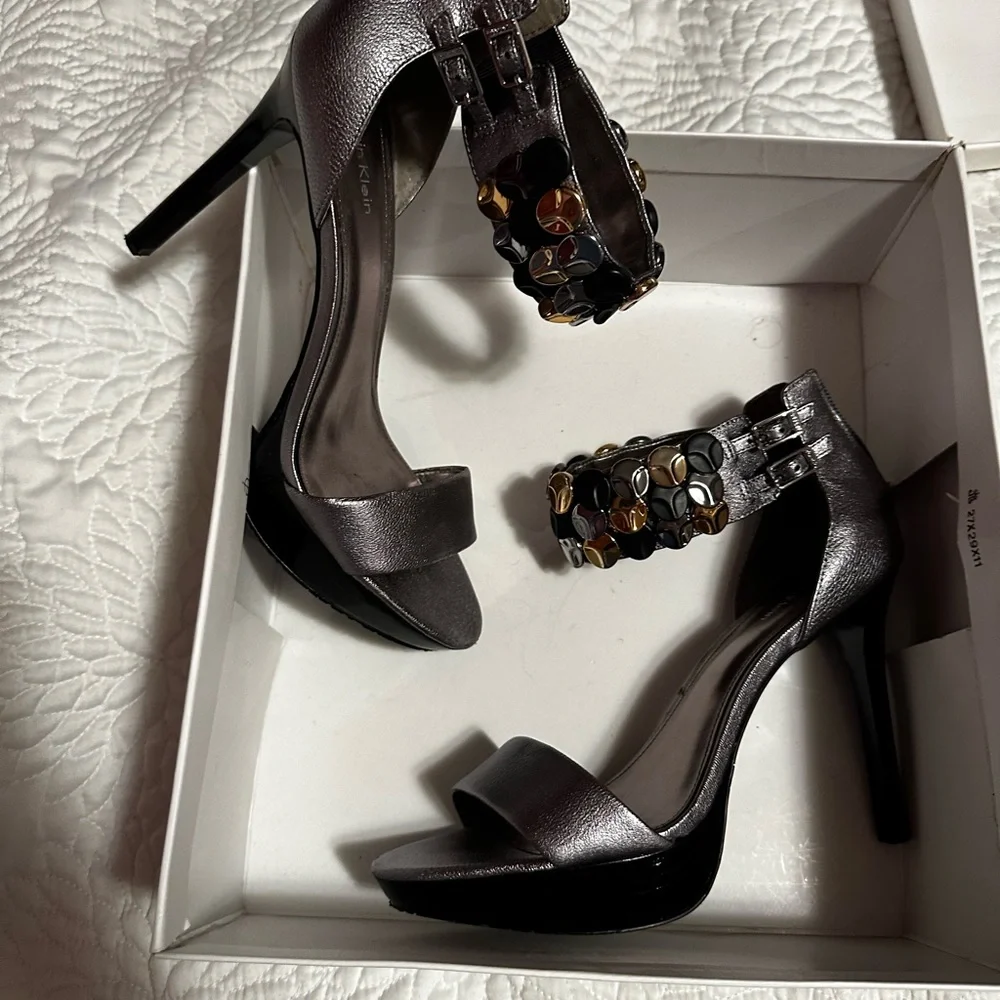 Shoes - Picture 2 of 3